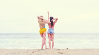 Bellezze sexy nel porno - Sun, Sand, & Sex – Chloe & Whitney's Beach Adventure HOT-GIRLS-PORN.COM