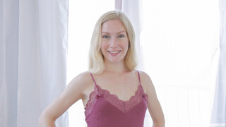 Sexiga tjejer i porr - Donnie Cabo Dominates Emma Starletto in POV Facefuck på HOT-GIRLS-PORN.COM
