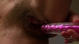 Ragazze sexy nel porno - Rene dives into Aunt Judy's toy box su HOT-GIRLS-PORN.COM