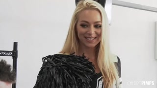 Sexy Mädchen in Porno - Honey the Cheerleader Gets a Messy Cumshot auf HOT-GIRLS-PORN.COM