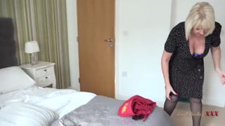 Garotas sexy no pornô - MILF Amy Lets Step-Nephew Fuck Her After Argument no HOT-GIRLS-PORN.COM
