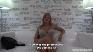 포르노의 섹시한 여자 - HOT-GIRLS-PORN.COM의 Adriana Casting: Czech Blonde with Big Tits