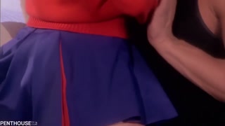 Sexy Mädchen in Porno - Cheerleader Spreads for a Big Facial auf HOT-GIRLS-PORN.COM