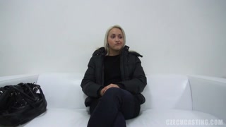 포르노의 섹시한 여자 - HOT-GIRLS-PORN.COM의 Lucie the Blonde Temptress from Europe