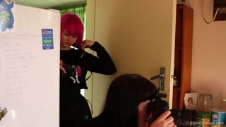 포르노의 섹시한 여자 - HOT-GIRLS-PORN.COM의 Sexy Behind the Scenes - Lulu with Louise Louellen