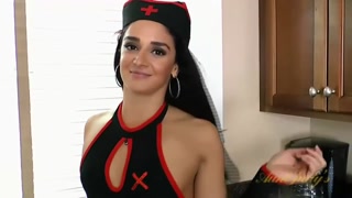 포르노의 섹시한 여자 - HOT-GIRLS-PORN.COM의 Sheena Ryder as a dirty nurse