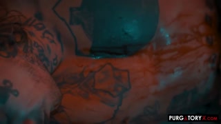 Gadis seksi dalam porno - Praying Mantis Vol 1 Episode 2 – Tattooed Hottie di HOT-GIRLS-PORN.COM