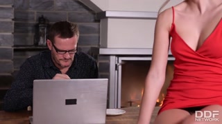 Seksowne dziewczyny w porno - Naughty Secretary Stacy Cruz Sucks and Fucks Boss na HOT-GIRLS-PORN.COM