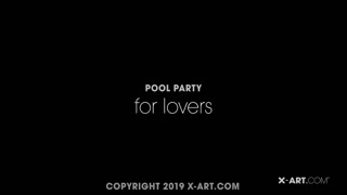 Sexy meisjes in porno - Beautiful Charlie at a Pool Party for Lovers op HOT-GIRLS-PORN.COM