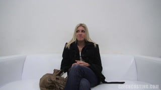 포르노의 섹시한 여자 - HOT-GIRLS-PORN.COM의 Winsome Klara’s Blonde Casting with Sex Toys