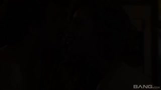 Sexy meisjes in porno - Brunette rides cock on kitchen counter op HOT-GIRLS-PORN.COM