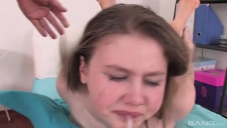 Ragazze sexy nel porno - Serenity takes rough anal and facial in one scene su HOT-GIRLS-PORN.COM