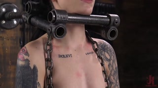 Gadis seksi dalam porno - Gothic Brunette Charlotte Sartre Rough Fetish Torment di HOT-GIRLS-PORN.COM