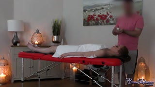 Ragazze sexy nel porno - Massage Turns Into Rough Sex - Amber Green Loves Big Cocks su HOT-GIRLS-PORN.COM