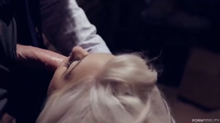 Filles sexy dans le porno - Street Handjob: Blonde Harlow Harrison Pleases Tattooed Ryan sur HOT-GIRLS-PORN.COM