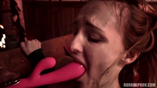Filles sexy dans le porno - Scary Horror Porn: MILF Uses Sex Toys Hard sur HOT-GIRLS-PORN.COM