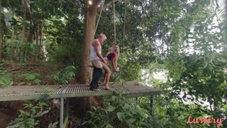 Sexiga tjejer i porr - Loud Orgasm Anal On A Swing By The River på HOT-GIRLS-PORN.COM