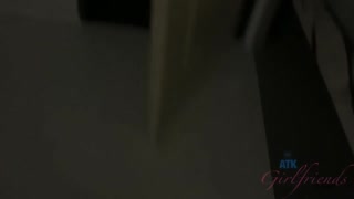 Ragazze sexy nel porno - Smoking Redhead Shower Piss - Rococo Royalle su HOT-GIRLS-PORN.COM