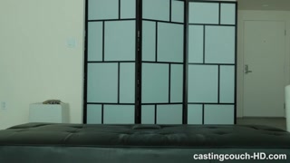 포르노의 섹시한 여자 - HOT-GIRLS-PORN.COM의 Ally's Shaved Blonde Big Ass Casting