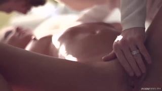 สาวเซ็กซี่ในหนังโป๊ - Casi James takes a hard pounding on massage table บน HOT-GIRLS-PORN.COM