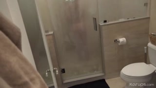 Sexy Mädchen in Porno - Nanny’s Shower Surprise – Chloe Cummore POV Handjob auf HOT-GIRLS-PORN.COM