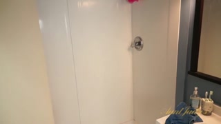 Kecantikan seksi dalam porn - Lala Bond sexy MILF gets soapy in the shower HOT-GIRLS-PORN.COM