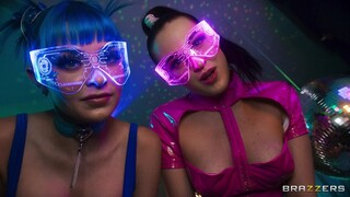 สาวเซ็กซี่ในหนังโป๊ - The Face Sitting Frenzy บน HOT-GIRLS-PORN.COM