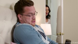 สาวเซ็กซี่ในหนังโป๊ - Teen Spying on Older Man's Blowjob บน HOT-GIRLS-PORN.COM
