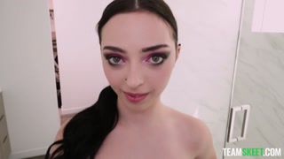 สาวเซ็กซี่ในหนังโป๊ - Scarlett's First Time Getting a Creampie from Derek! บน HOT-GIRLS-PORN.COM