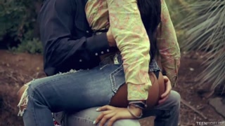Filles sexy dans le porno - Big Tits Jenna J Foxx Gets Fucked in the Wild by Ryan Madison sur HOT-GIRLS-PORN.COM