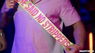 Sexy girls in porn - Facial and Handjob for a Brunette on HOT-GIRLS-PORN.COM