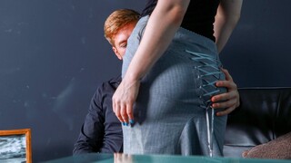 ポルノのセクシーな女の子 - HOT-GIRLS-PORN.COM の MILF with Big Ass and Natural Tits