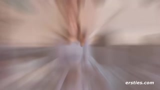Sexy Mädchen in Porno - Sarah's First Anal Experience auf HOT-GIRLS-PORN.COM