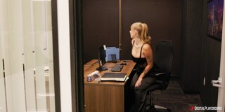 Gadis seksi dalam porno - Gagging, Cum Swapping, and Kissing Galore di HOT-GIRLS-PORN.COM