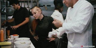 Filles sexy dans le porno - Interracial Kitchen Fuck sur HOT-GIRLS-PORN.COM
