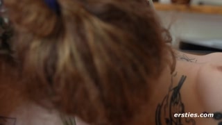 포르노의 섹시한 여자 - HOT-GIRLS-PORN.COM의 Doggystyle Action with Redhead Sofi