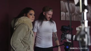 Filles sexy dans le porno - Mariska's Portrait: From Concept to Reality sur HOT-GIRLS-PORN.COM