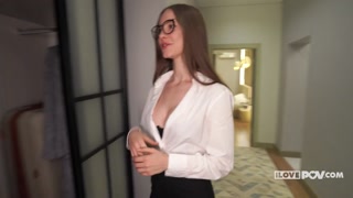 포르노의 섹시한 여자 - HOT-GIRLS-PORN.COM의 Real Estate Temptress SolaZola