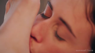 Sexy Mädchen in Porno - Blonde Bombshell Kelly Collins Gets Naughty auf HOT-GIRLS-PORN.COM