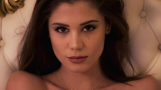Sexy Mädchen in Porno - Natural Tits, Puffy Nipples: Caprice auf HOT-GIRLS-PORN.COM