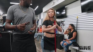 Gadis seksi dalam porn - Rear Entry at the Barbershop di HOT-GIRLS-PORN.COM