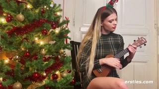 Sexy Mädchen in Porno - Xmas Advent Calendar Fun auf HOT-GIRLS-PORN.COM