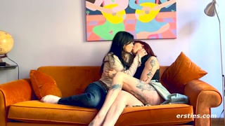 Gadis seksi dalam porno - Maria J & Eva S: Brunette Redhead Desire di HOT-GIRLS-PORN.COM