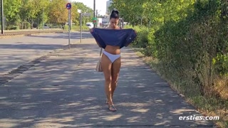 ポルノのセクシーな女の子 - HOT-GIRLS-PORN.COM の Exhibitionist Girls in October