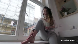 Sexy Mädchen in Porno - Lesbian First Encounter with Luna auf HOT-GIRLS-PORN.COM