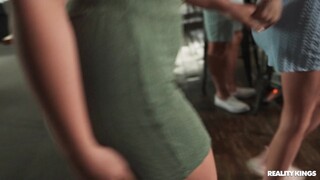 Sexy Schönheiten im Porno - Thong and Tease: A POV HOT-GIRLS-PORN.COM