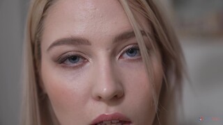 สาวเซ็กซี่ในหนังโป๊ - Kira's Small Tits Get Fucked by Multiple Dicks บน HOT-GIRLS-PORN.COM