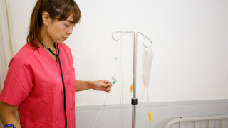 Chicas sexys en el porno -  One Patient Gets Lucky with Shoko Chiba's Small Tits and POV  en HOT-GIRLS-PORN.COM