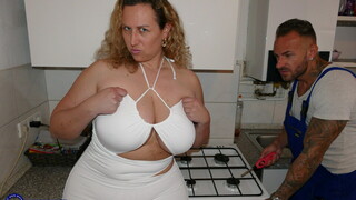 Sexiga tjejer i porr - Kathy D. Gives Handyman a Cum in Mouth Blowjob på HOT-GIRLS-PORN.COM