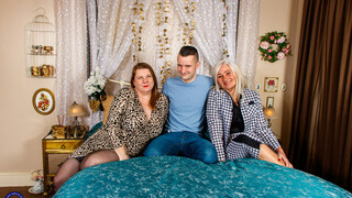 포르노의 섹시한 여자 - HOT-GIRLS-PORN.COM의 Stepson Gets Fucked by Cougar Ellen B and Stepmom Rachel